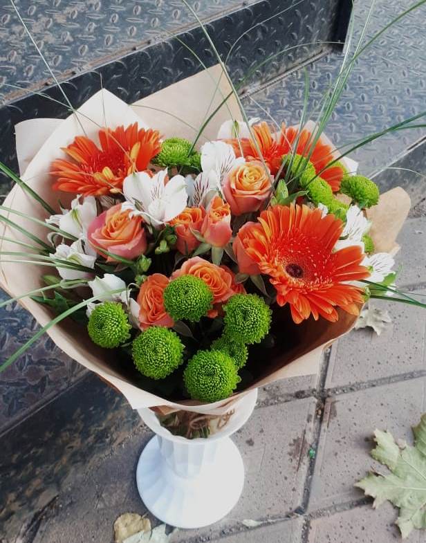 Букет цветов из: Герберы, Хризантемы, Альстромерии и Розы в Володарске
