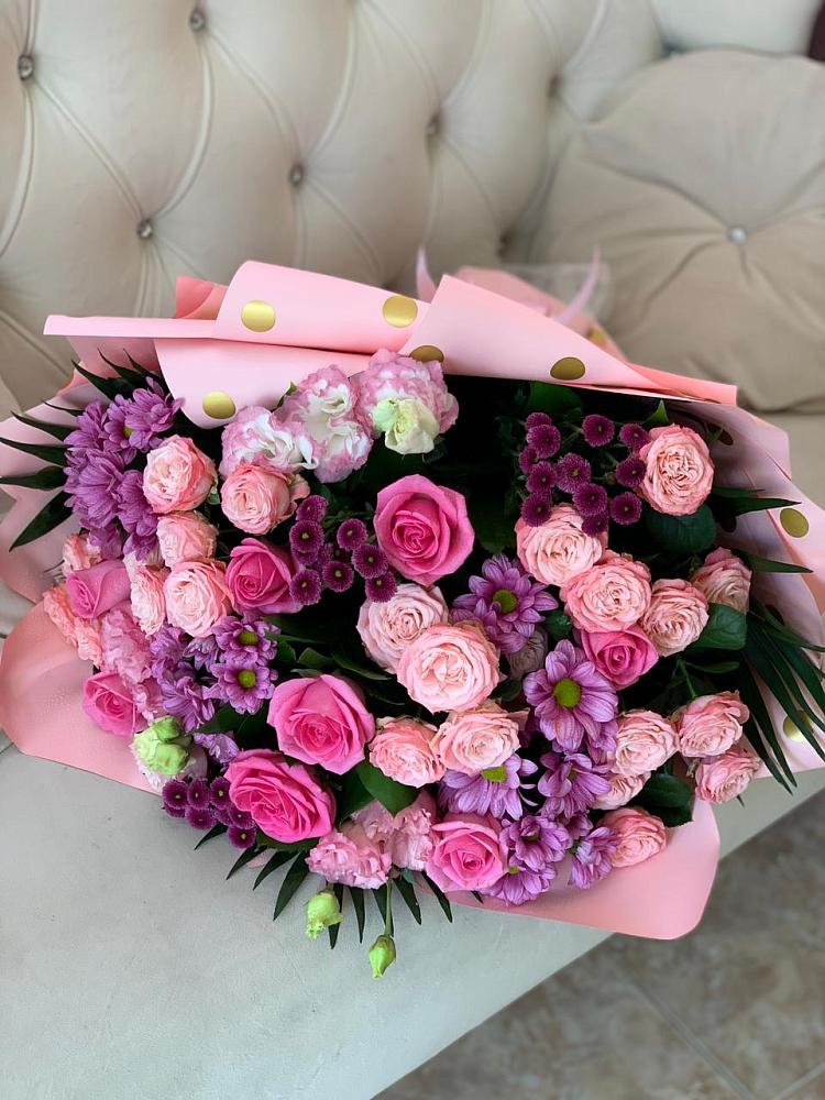 Букет цветов из: Хризантемы, Розы и Лизиантусы в Володарске