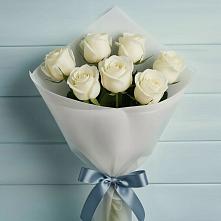 Букет 7 Белых роз Эдлесс Лав в Володарске