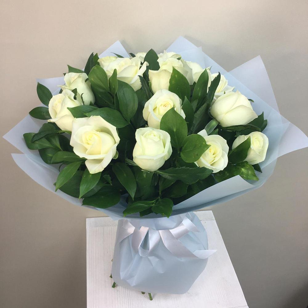 Букет 15 Белых роз Проуд в Володарске
