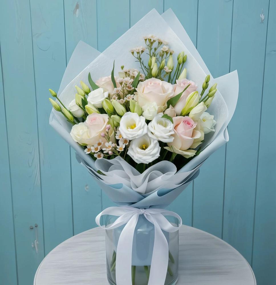 Букет цветов из: Розы и Лизиантусы в Володарске