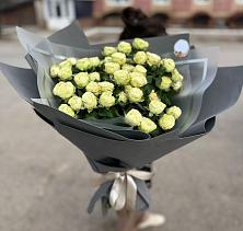 Букет Белые кустовые розы Солинеро в Володарске