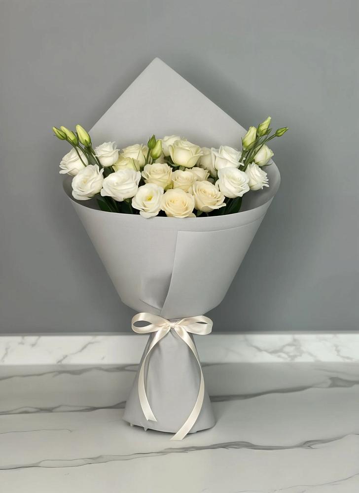 Букет цветов из: Розы и Лизиантусы в Володарске