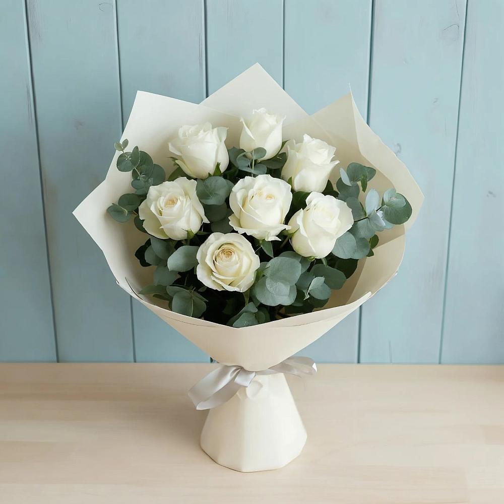 Букет Белые розы в Эвкалипте в Володарске