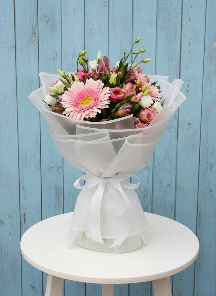 Букет цветов из: Герберы, Альстромерии и Лизиантусы в Володарске