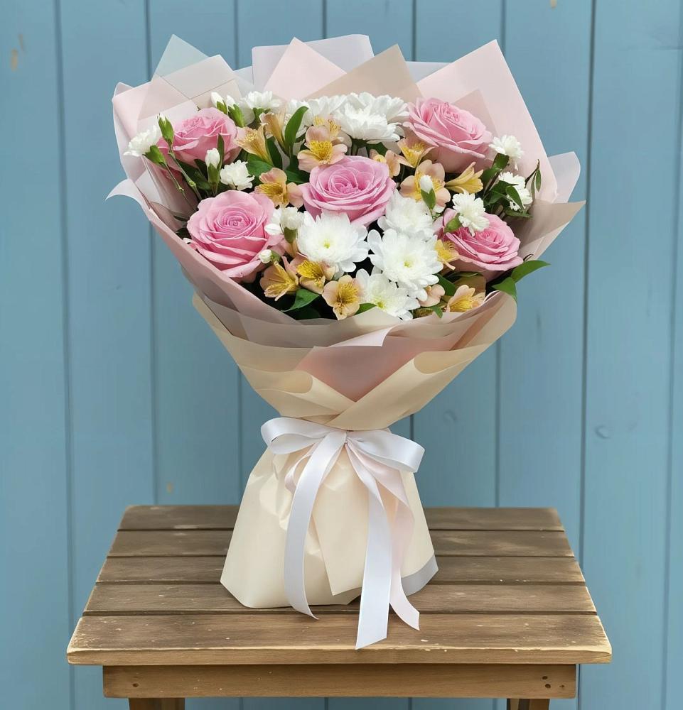 Букет цветов из: Гвоздики, Орхидеи и Розы в Володарске