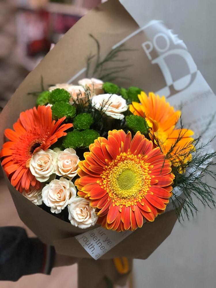 Букет цветов из: Герберы, Хризантемы и Розы в Володарске