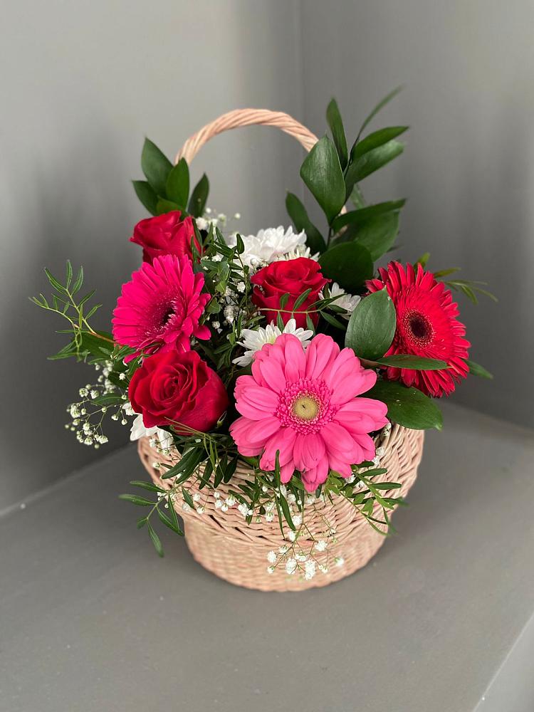 Цветочная композиция из Розы, Хризантемы и Герберы в корзине в Володарске