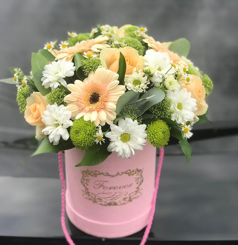 Цветочная композиция из Розы, Герберы и Хризантемы в шляпной коробке в Володарске