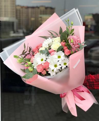 Букет цветов из: Розы, Лизиантусы и Хризантемы в Володарске