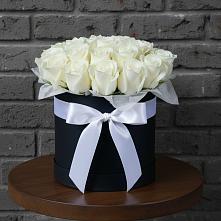 Цветочная композиция из Розы в шляпной коробке в Володарске